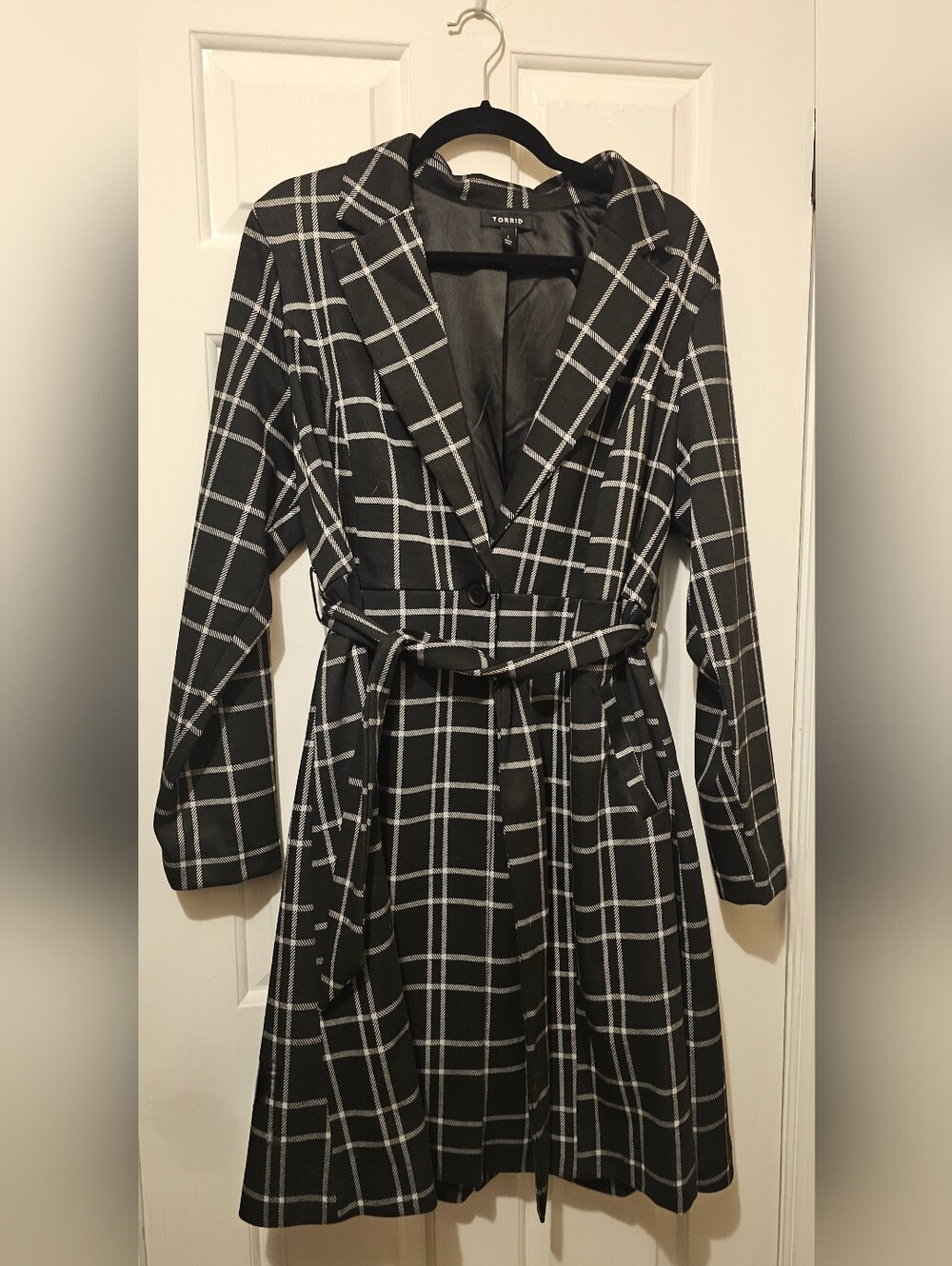 NWOT Torrid Size 1 Black White Plaid Tie Waist Mid Length Jacket Coat